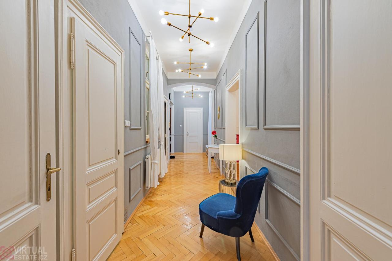 Colorful Wenceslas square apartment Praga Exterior foto