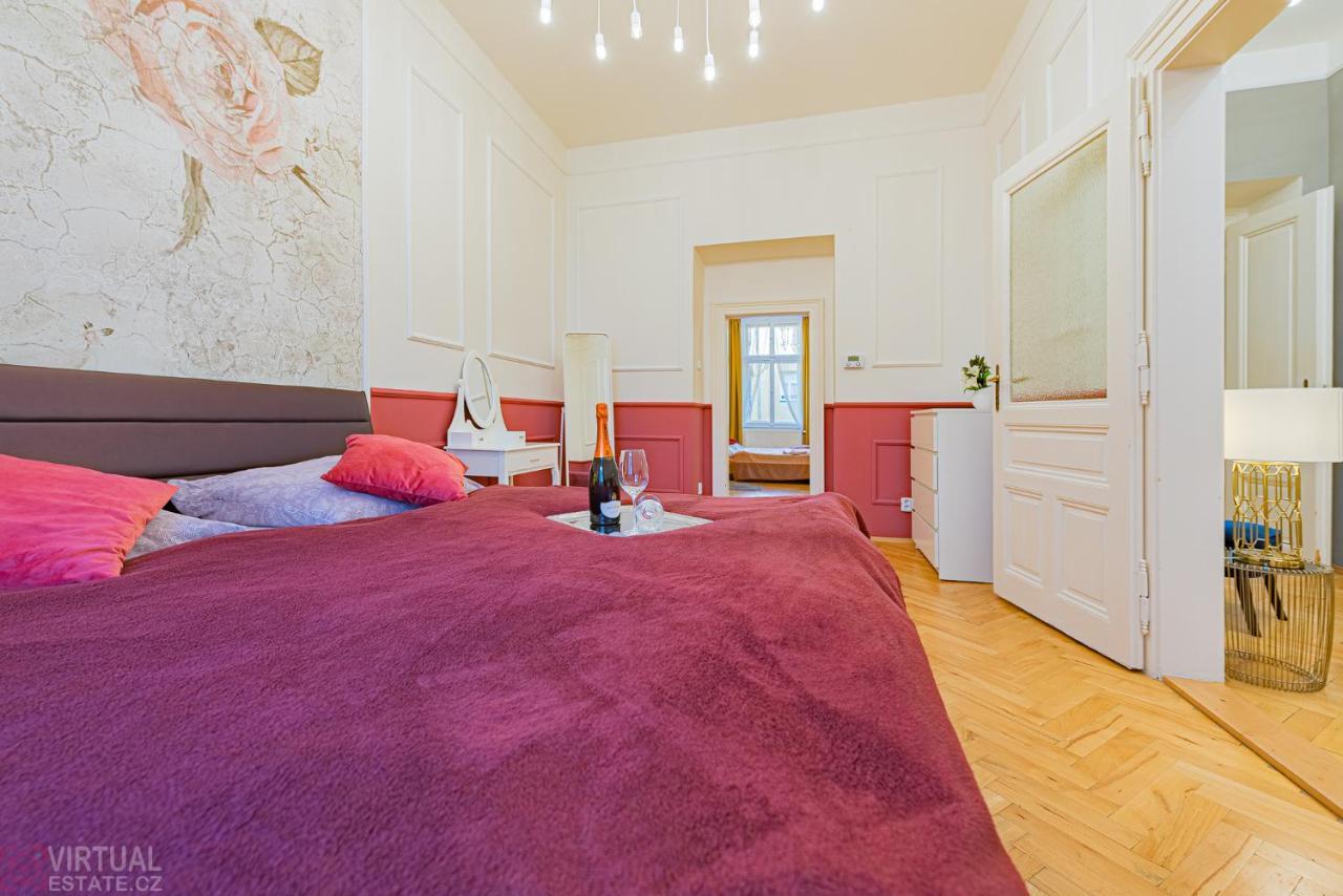 Colorful Wenceslas square apartment Praga Exterior foto